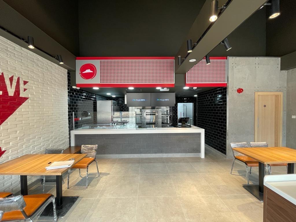 PIZZA HUT